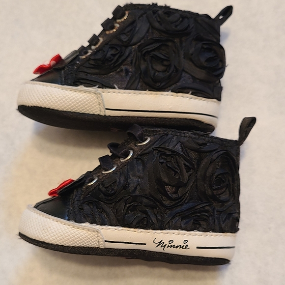 Disney Minnie Mouse high top slip on runners - Picture 2 of 7